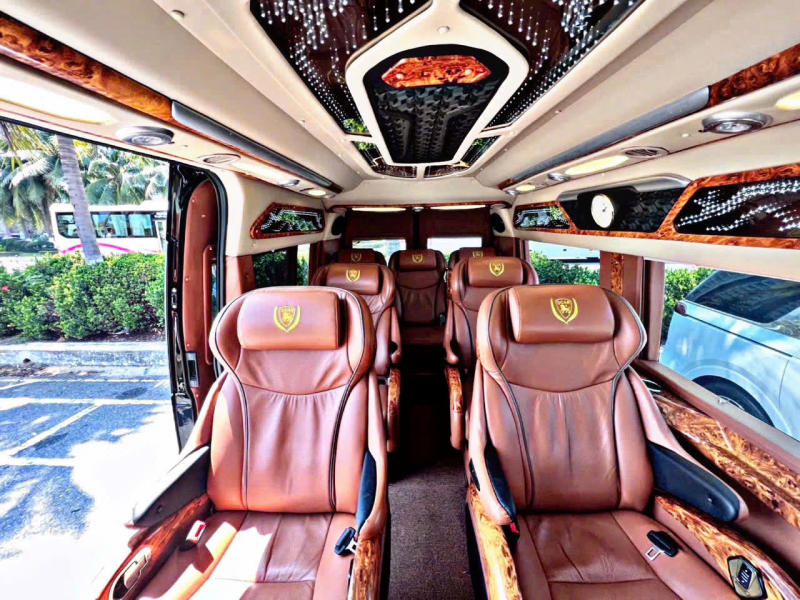 Khách hàng luôn tin chọn dịch vụ thuê xe Limousine 9 chỗ tại Hoàng Mỹ Phát