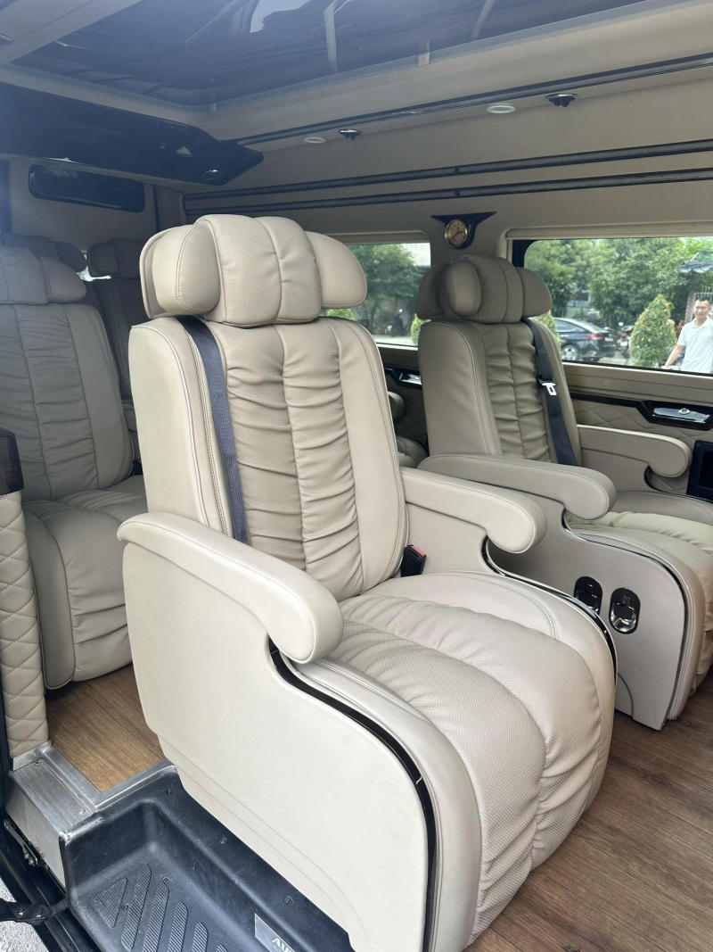 Ghế ngồi xe limousine 9 chỗ thoải mái
