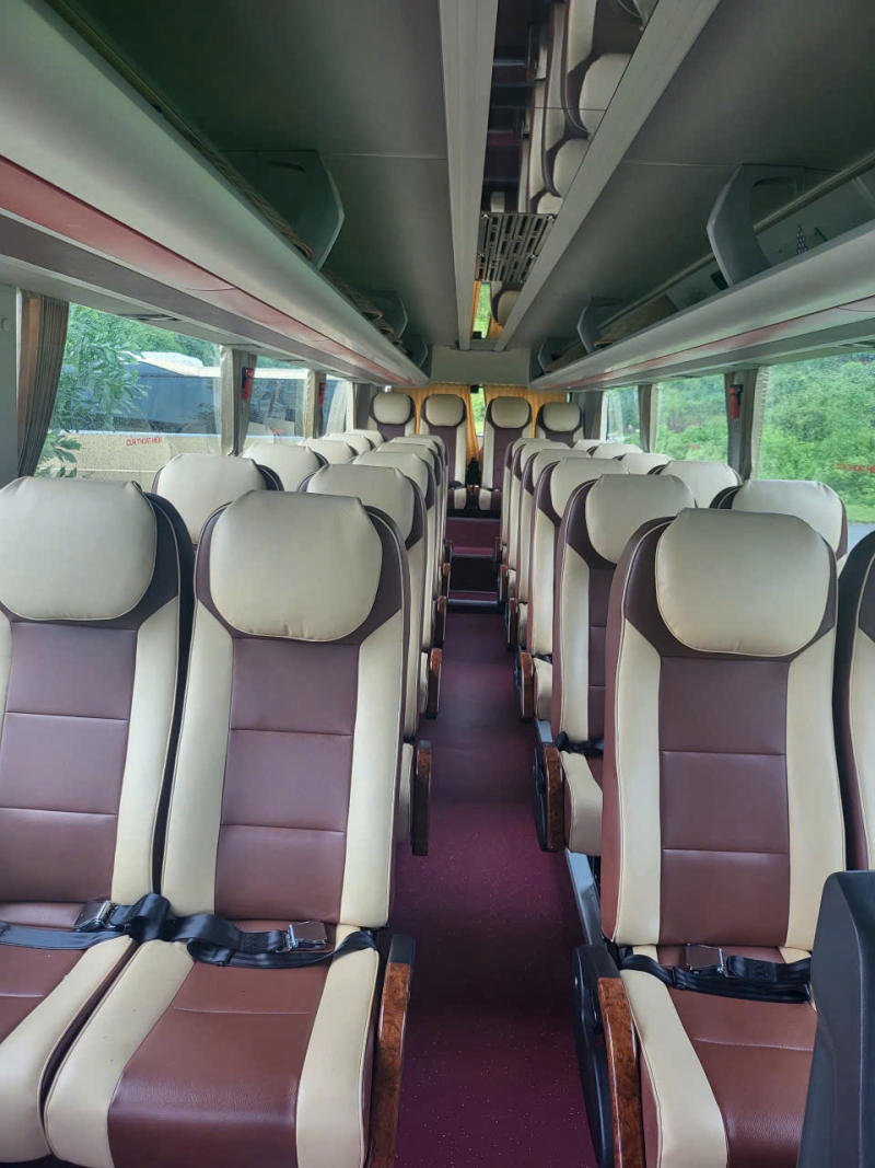 Nội thất xe cao cấp, sạch sẽ